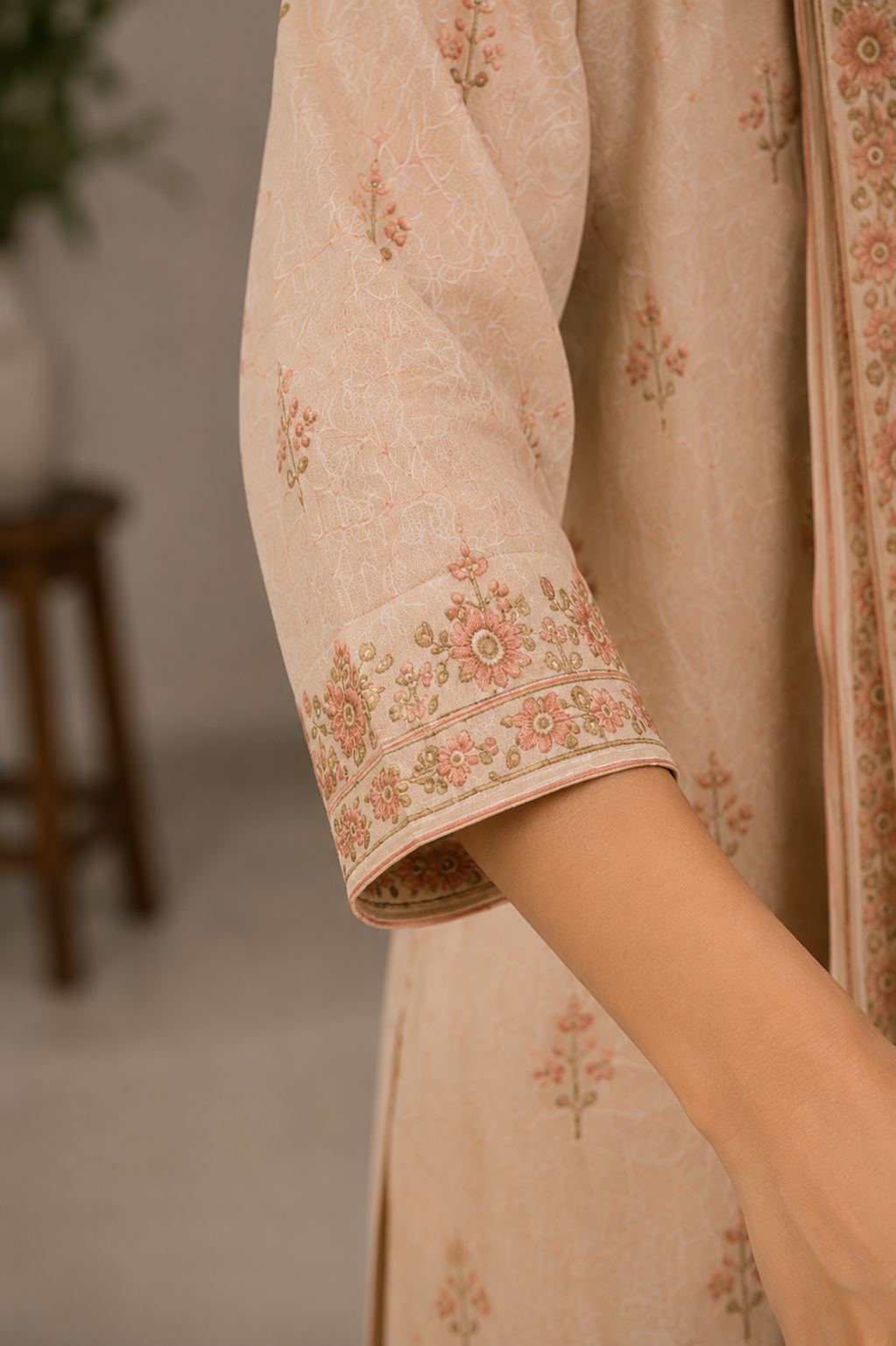 suit | meher Embroidered Sleeve Text
